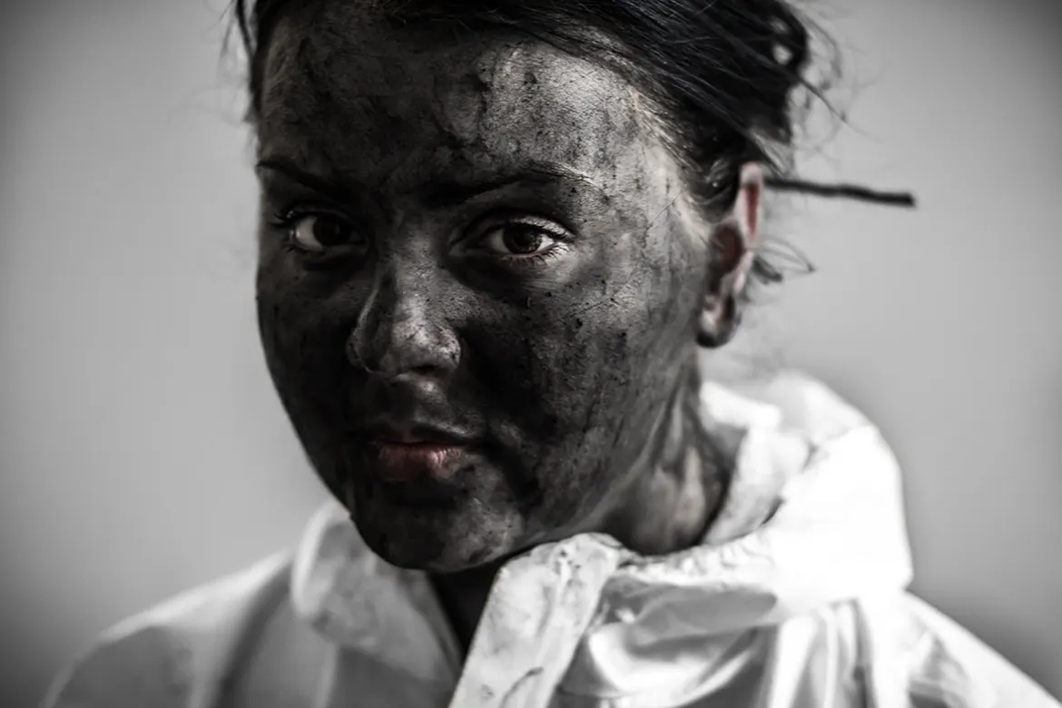 Zoița_Performance_Charcoal